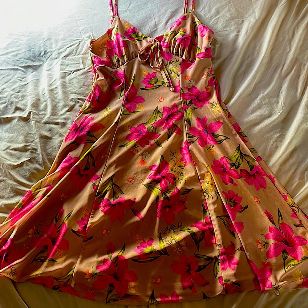 No comment, cheap cute sun dress size Small!